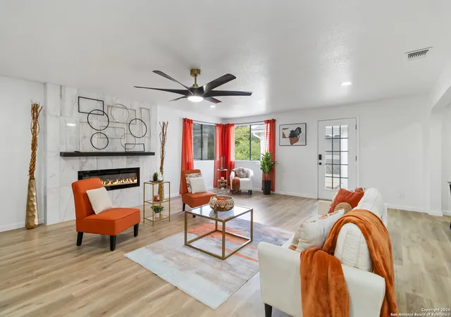 Photo 3 of Sale Pending at 2902 Belvoir Dr, San Antonio, TX 78230 | MLS# 1890893 | Listing updated on 2025-10-21