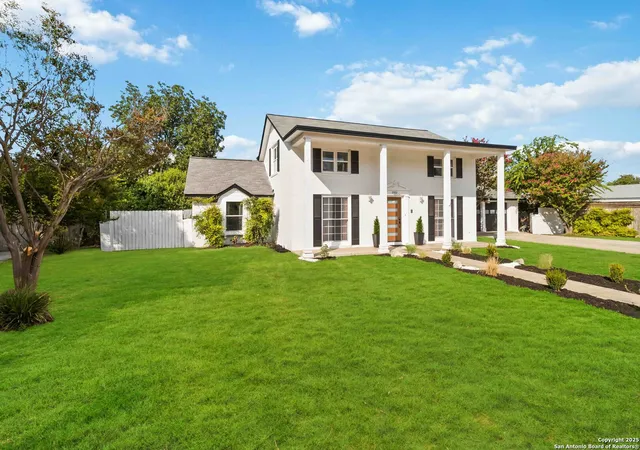 Photo 1 of Sale Pending at 2902 Belvoir Dr, San Antonio, TX 78230 | MLS# 1890893 | Listing updated on 2025-10-21