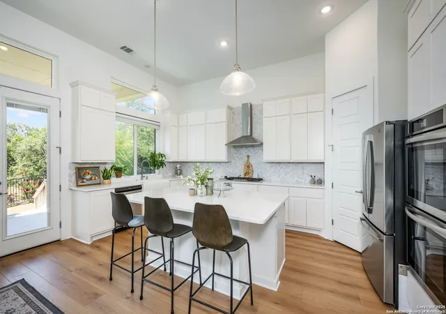 Photo 3 of Single family home for sale at 139 Newcourt Pl, Boerne, TX 78006 | MLS# 1890896 | Listing updated on 2025-10-16