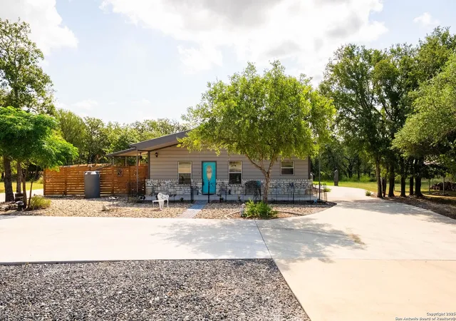 Homes for sale in Kingsland, TX | 712 Link Dr, Kingsland, TX 78639 | MLS# 1890918