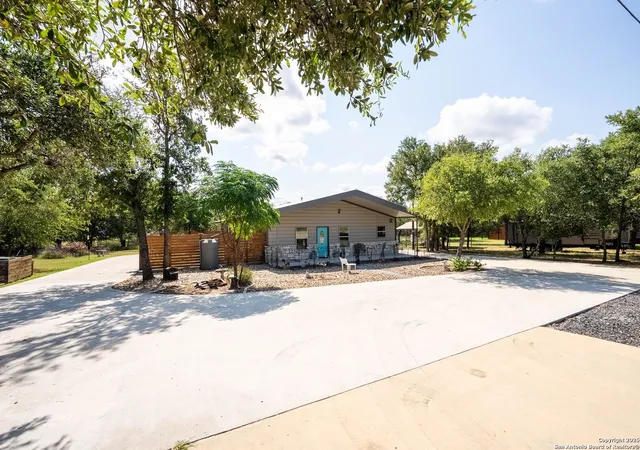 Homes for sale in Kingsland, TX | 712 Link Dr, Kingsland, TX 78639 | MLS# 1890918