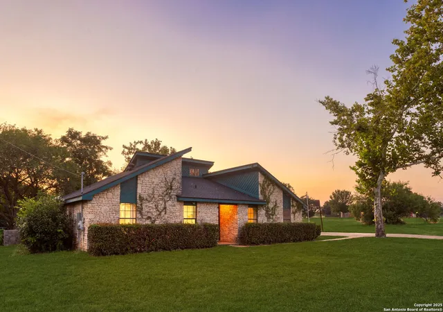 Photo 3 of Single family home for sale at 14029 Heather Glen Ln, Lytle, TX 78052 | MLS# 1890974 | Listing updated on 2025-08-22