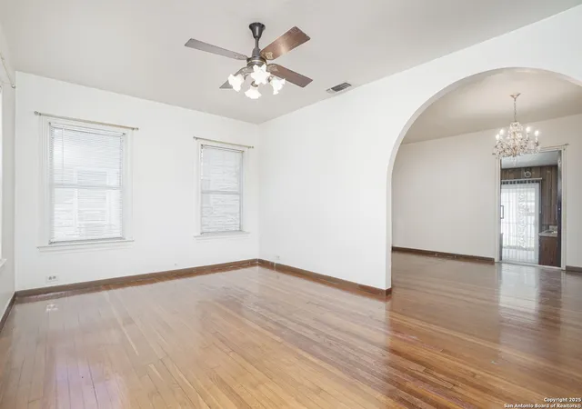 Photo 3 of Sale Pending at 343 Hearne, San Antonio, TX 78225 | MLS# 1891083 | Listing updated on 2025-10-07