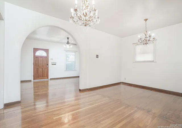 Photo 4 of Sale Pending at 343 Hearne, San Antonio, TX 78225 | MLS# 1891083 | Listing updated on 2025-10-07