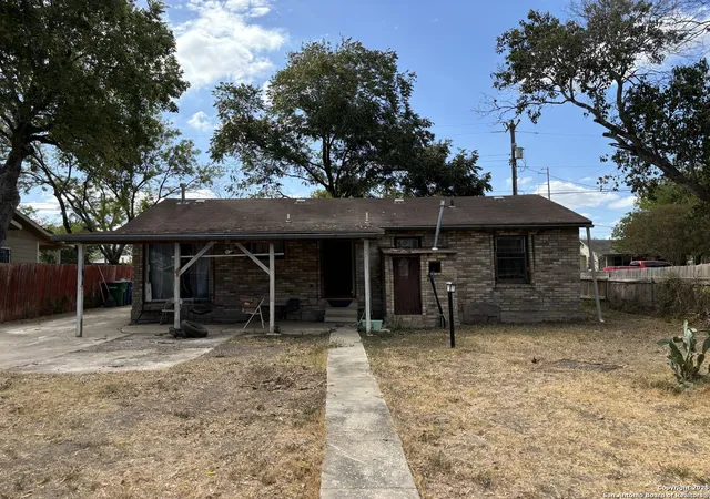 Photo 2 of Sale Pending at 371 Gillette, San Antonio, TX 78221 | MLS# 1891111 | Listing updated on 2026-04-10