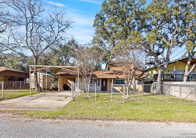 Photo 1 of Single family home for sale at 1075 Driftwind, Canyon Lake, TX 78133 | MLS# 1891114 | Listing updated on 2025-10-15