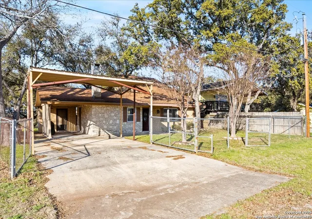 Photo 3 of Single family home for sale at 1075 Driftwind, Canyon Lake, TX 78133 | MLS# 1891114 | Listing updated on 2025-10-15