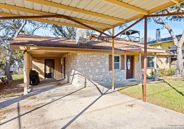 Photo 4 of Single family home for sale at 1075 Driftwind, Canyon Lake, TX 78133 | MLS# 1891114 | Listing updated on 2025-10-15