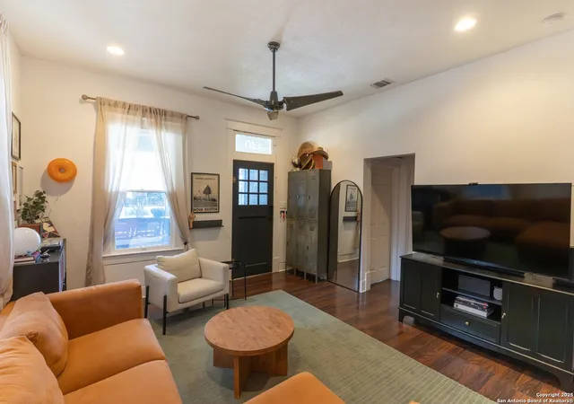 Photo 4 of Sale Pending at 420 Devine, San Antonio, TX 78210 | MLS# 1891120 | Listing updated on 2026-01-02
