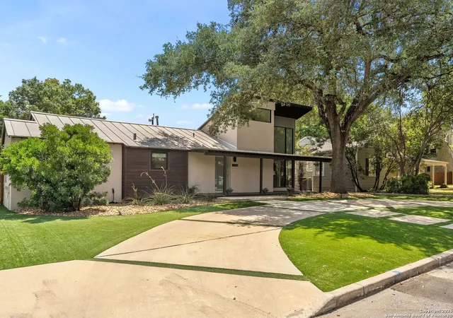 Photo 3 of Single family home for sale at 144 E Oakview Pl, San Antonio, TX 78209 | MLS# 1891154 | Listing updated on 2025-12-19