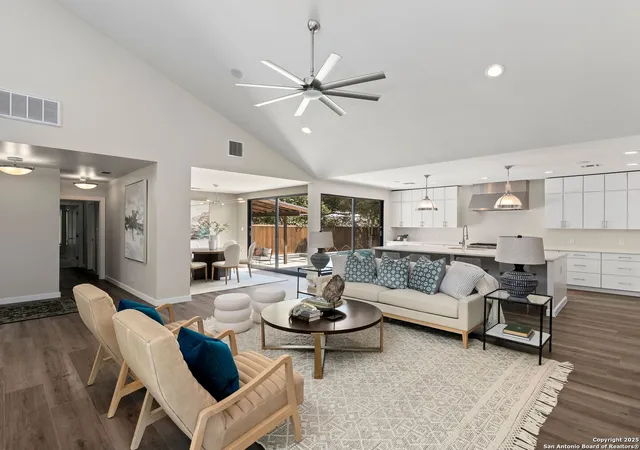 Photo 3 of Single family home for sale at 144 E Oakview Pl, San Antonio, TX 78209 | MLS# 1891154 | Listing updated on 2025-12-19