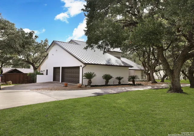 Photo 3 of Sale Pending at 29266 Seabiscuit Dr, Boerne, TX 78015 | MLS# 1891332 | Listing updated on 2026-01-06