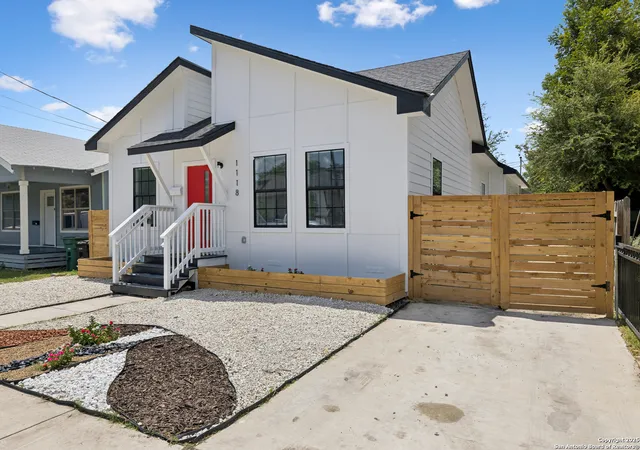 Photo 3 of Single family home for sale at 1118 Hays, San Antonio, TX 78202 | MLS# 1891343 | Listing updated on 2025-11-05