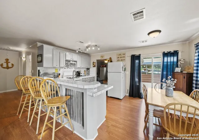 Photo 4 of Single family home for sale at 1397 Canyon Lake, Canyon Lake, TX 78133 | MLS# 1891406 | Listing updated on 2025-08-20