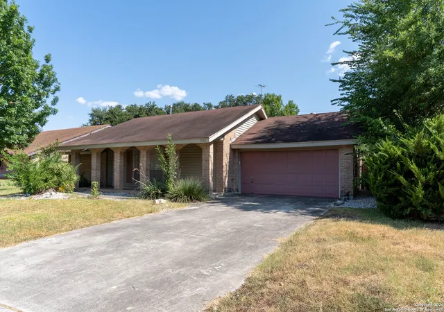 Photo 2 of Sale Pending at 5302 Las Campanas, San Antonio, TX 78233 | MLS# 1891434 | Listing updated on 2025-09-24
