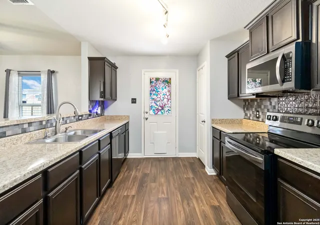 Photo 4 of Sale Pending at 6423 Woodcliff Bnd, San Antonio, TX 78222 | MLS# 1891440 | Listing updated on 2026-03-11