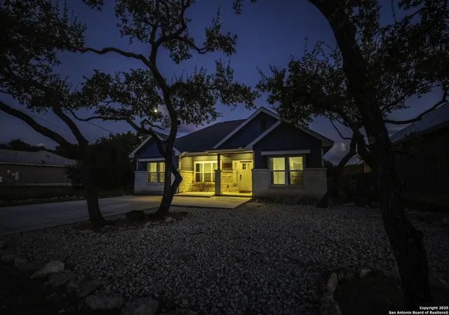 Photo 4 of Single family home for sale at 986 Paradise, Canyon Lake, TX 78133 | MLS# 1891461 | Listing updated on 2026-02-05