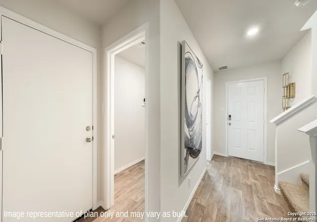 Photo 4 of Sale Pending at 123 Western Gull Dr, San Antonio, TX 78228 | MLS# 1891492 | Listing updated on 2026-02-17