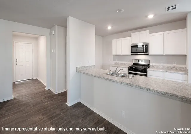 Photo 3 of Sale Pending at 115 Western Gull Dr, San Antonio, TX 78228 | MLS# 1891499 | Listing updated on 2025-09-29