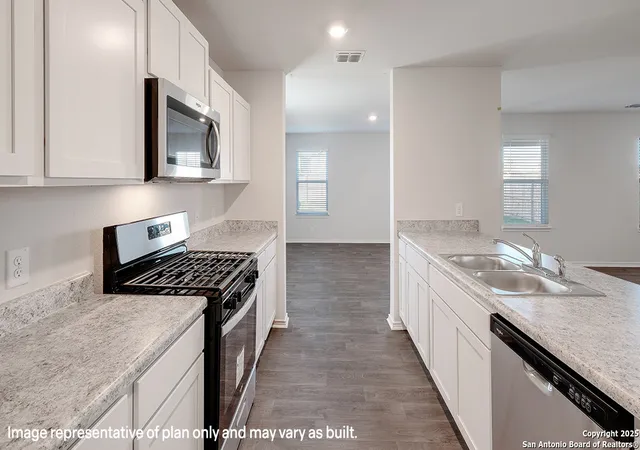 Photo 4 of Sale Pending at 115 Western Gull Dr, San Antonio, TX 78228 | MLS# 1891499 | Listing updated on 2025-09-29
