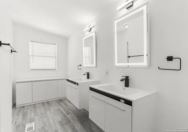 Photo 4 of Sale Pending at 25406 Brewer, San Antonio, TX 78257 | MLS# 1891520 | Listing updated on 2025-10-14