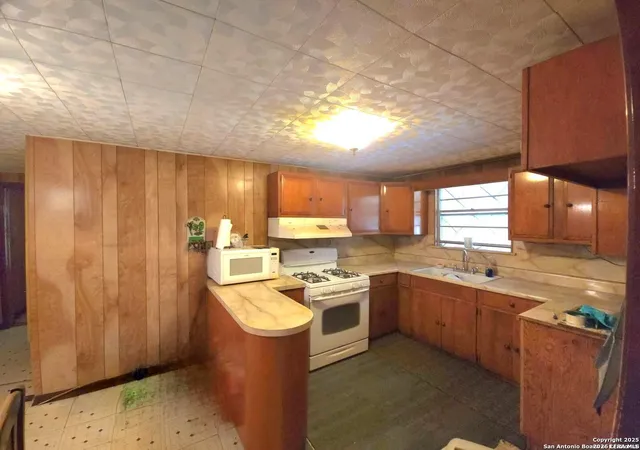 Photo 3 of Sale Pending at 1802 Ceralvo St, San Antonio, TX 78237 | MLS# 1891549 | Listing updated on 2026-07-29