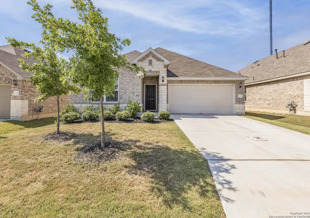 Photo 3 of Sale Pending at 7302 Cimarron Lake, Boerne, TX 78015 | MLS# 1891559 | Listing updated on 2025-09-06