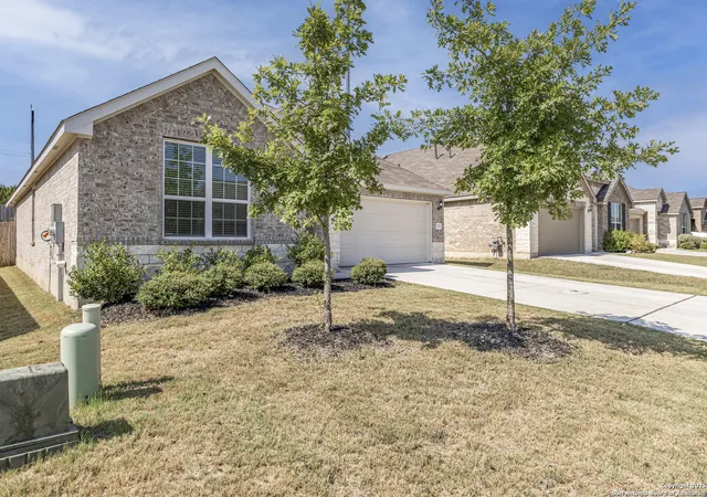 Photo 3 of Sale Pending at 7302 Cimarron Lake, Boerne, TX 78015 | MLS# 1891559 | Listing updated on 2025-09-06