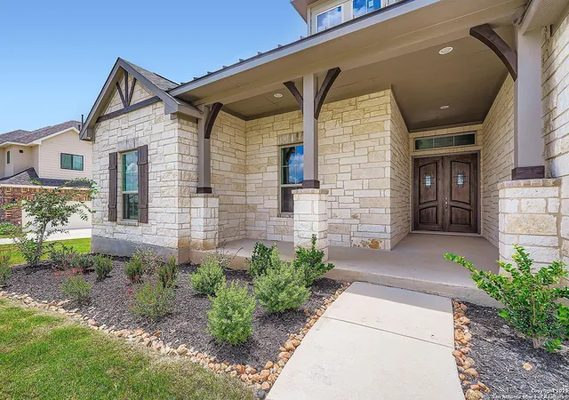 Photo 4 of Sale Pending at 5221 Ests Oak Way, San Antonio, TX 78263 | MLS# 1891571 | Listing updated on 2026-01-04