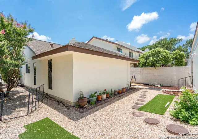 Photo 3 of Sale Pending at 5823 Archwood, San Antonio, TX 78239 | MLS# 1891627 | Listing updated on 2025-10-01