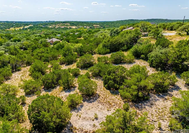 Photo 3 of Sale Pending at 325 La Paloma, Canyon Lake, TX 78133 | MLS# 1891699 | Listing updated on 2025-10-27