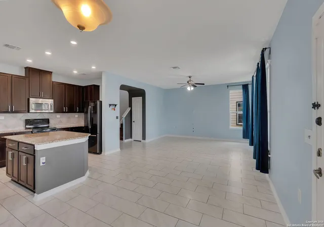 Photo 4 of Sale Pending at 6230 Travis Smt, San Antonio, TX 78218 | MLS# 1891739 | Listing updated on 2025-11-03
