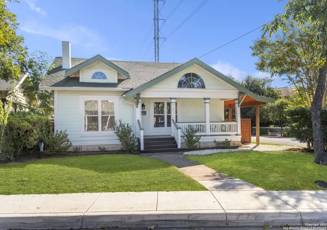 Photo 3 of Sale Pending at 214 Loretta Pl, San Antonio, TX 78210 | MLS# 1891774 | Listing updated on 2025-10-16
