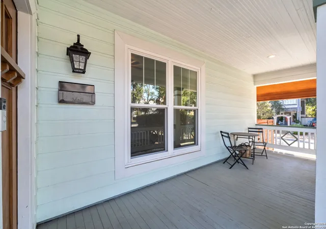 Photo 3 of Sale Pending at 214 Loretta Pl, San Antonio, TX 78210 | MLS# 1891774 | Listing updated on 2025-10-16