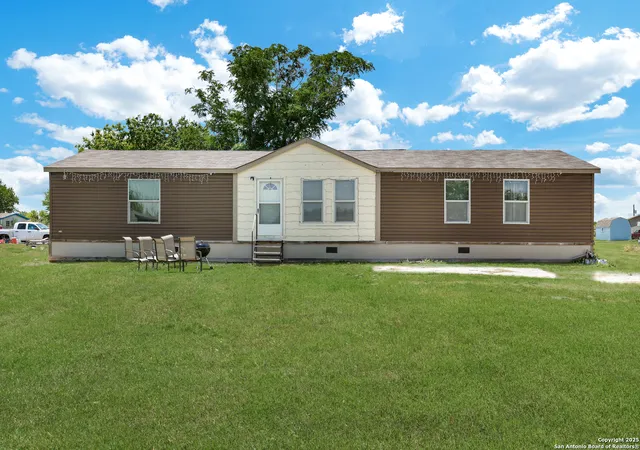 Photo 2 of Sale Pending at 146 Tejas Trl, Seguin, TX 78155 | MLS# 1891799 | Listing updated on 2025-12-16