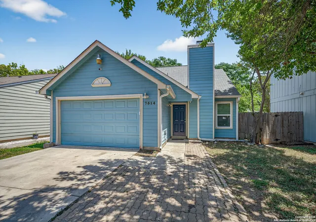 Photo 2 of Sale Pending at 7514 Rimhurst, San Antonio, TX 78250 | MLS# 1891802 | Listing updated on 2025-11-18