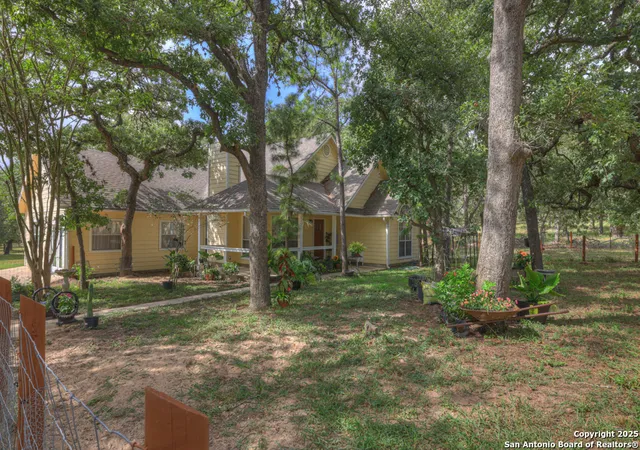 Photo 2 of Single family home for sale at 329 Lost Trail Circle, La Vernia, TX 78121 | MLS# 1891882 | Listing updated on 2025-11-29