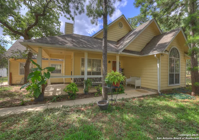 Photo 1 of Single family home for sale at 329 Lost Trail Circle, La Vernia, TX 78121 | MLS# 1891882 | Listing updated on 2025-11-29