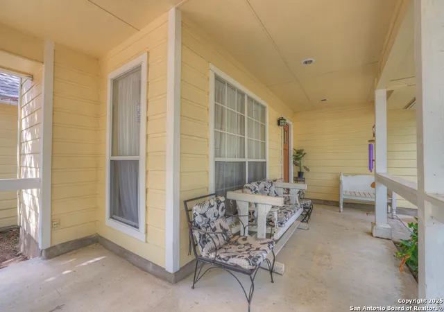 Photo 3 of Single family home for sale at 329 Lost Trail Circle, La Vernia, TX 78121 | MLS# 1891882 | Listing updated on 2025-11-29