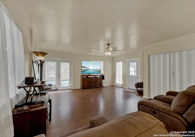 Photo 4 of Single family home for sale at 329 Lost Trail Circle, La Vernia, TX 78121 | MLS# 1891882 | Listing updated on 2025-11-29