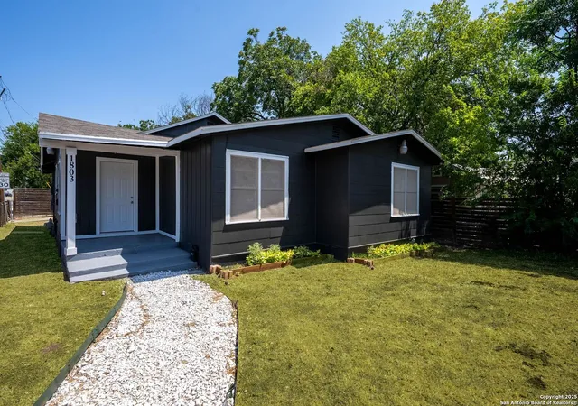 Photo 4 of Single family home for sale at 1803 Burnet St, San Antonio, TX 78202 | MLS# 1891887 | Listing updated on 2025-11-08