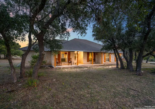 Photo 3 of Single family home for sale at 368 Oak Hills, Pipe Creek, TX 78063 | MLS# 1891889 | Listing updated on 2025-11-11