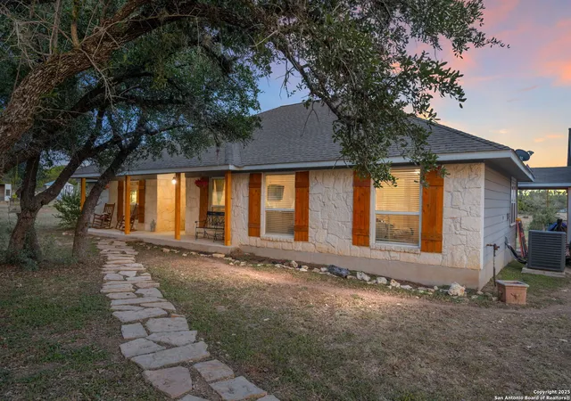 Photo 1 of Single family home for sale at 368 Oak Hills, Pipe Creek, TX 78063 | MLS# 1891889 | Listing updated on 2025-11-11