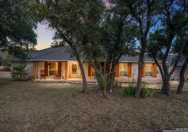 Photo 4 of Single family home for sale at 368 Oak Hills, Pipe Creek, TX 78063 | MLS# 1891889 | Listing updated on 2025-11-11