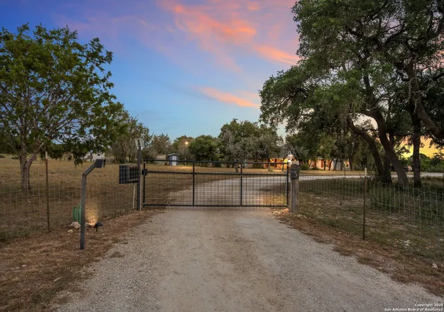 Photo 2 of Single family home for sale at 368 Oak Hills, Pipe Creek, TX 78063 | MLS# 1891889 | Listing updated on 2025-11-11