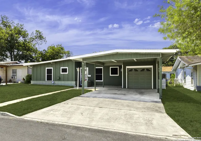 Photo 2 of Sale Pending at 3814 Portsmouth Dr, San Antonio, TX 78223 | MLS# 1891937 | Listing updated on 2025-09-19