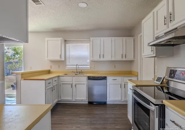 Photo 3 of Single family home for sale at 5106 Sierra Vis, San Antonio, TX 78233 | MLS# 1891956 | Listing updated on 2025-08-23