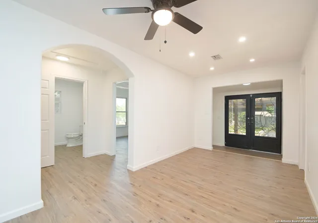 4th image of 727 John Adams Dr, San Antonio, TX 78228 | MLS# 1891968