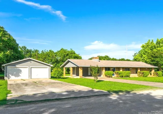 Photo 3 of Sale Pending at 340 Briarwood, San Marcos, TX 78666 | MLS# 1892039 | Listing updated on 2025-10-09