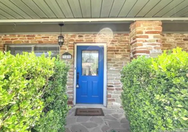 Photo 3 of Sale Pending at 340 Briarwood, San Marcos, TX 78666 | MLS# 1892039 | Listing updated on 2025-10-09